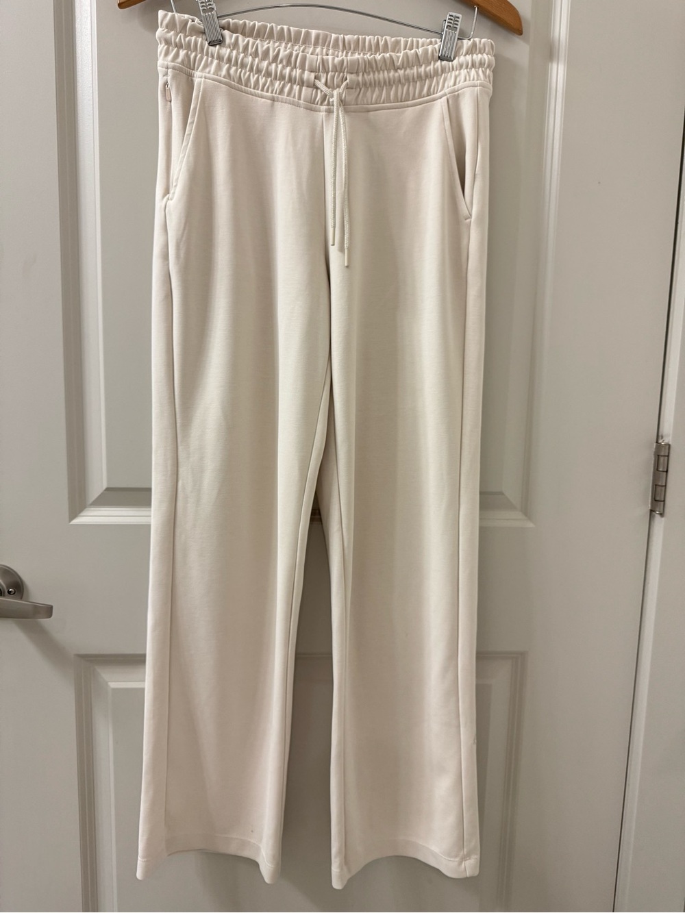 Athleta Seasoft Mid Rise Straight Pants 472259 BONE Elastic Waist Sz Small S P